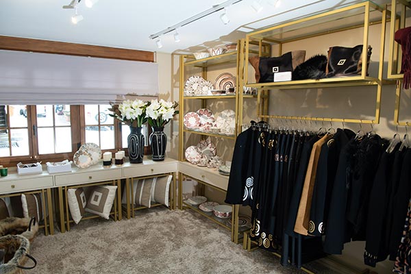 Themis Z - Flagship store gallery image
